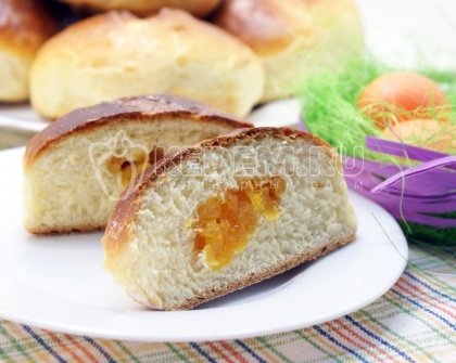Пасхальные булочки с курагой