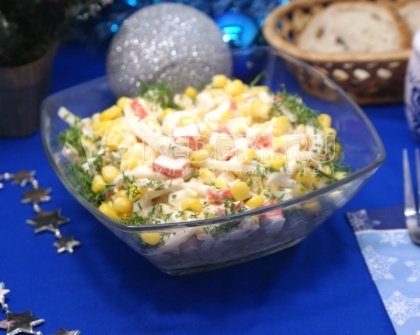Салат с кальмарами и кукурузой